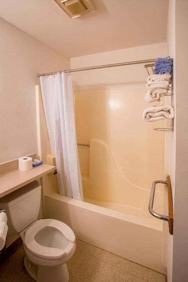 Lafayette Inn Moundsville Buitenkant foto